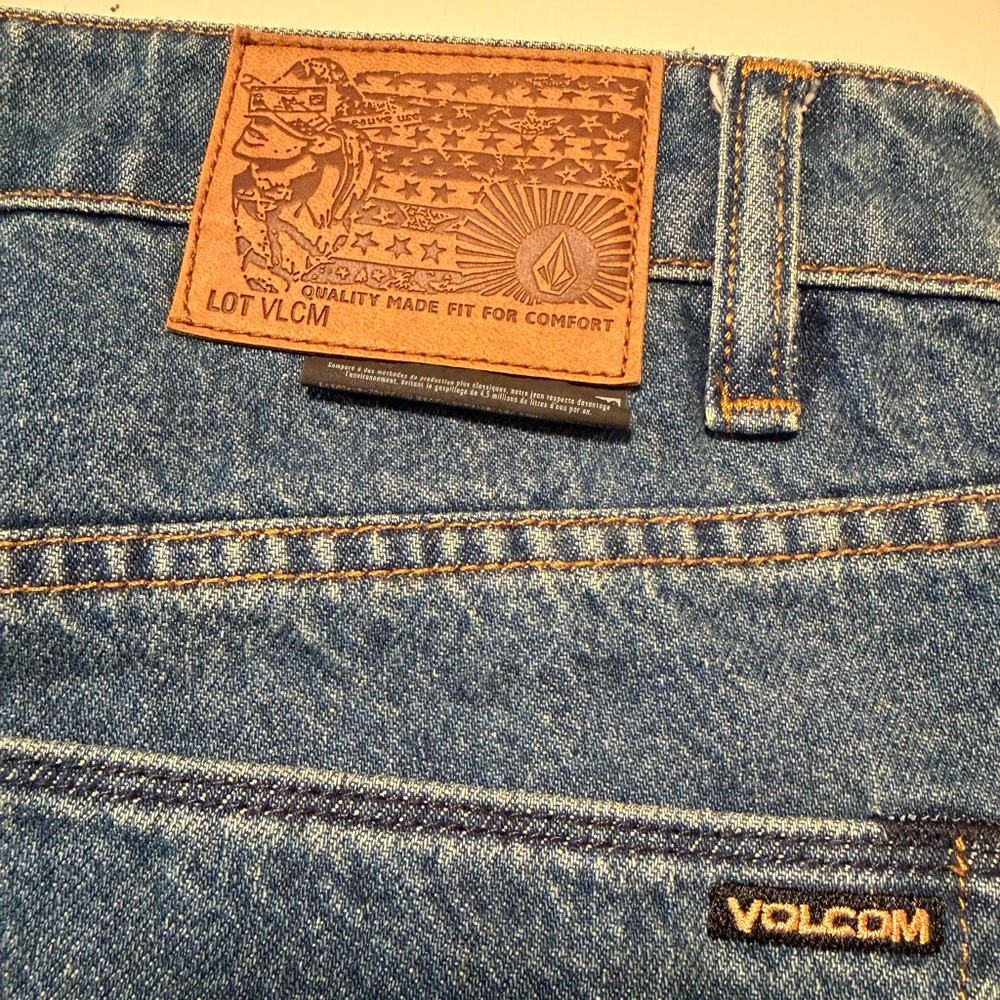 Volcom Relaxed Fit Blue Jeans - Picture 3 of 4